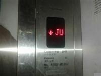 电梯报警系统成摆设 高温天装修工人被困电梯五小时